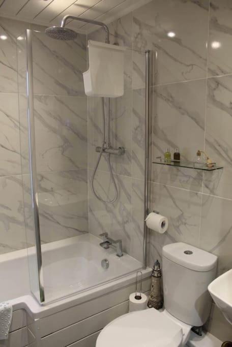 3 Bedroom Terrace Holiday Home Грейт-Торрингтон Экстерьер фото